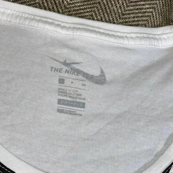 Sale NIKE THE NIKE TEE WOMEN SHORT SLEEVE WHITE ROUND NECK DRI FIT SIZE SMALL - Picture 3 of 4